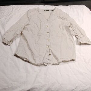 Harve Bernard women's button 3/4 sleeved top size small